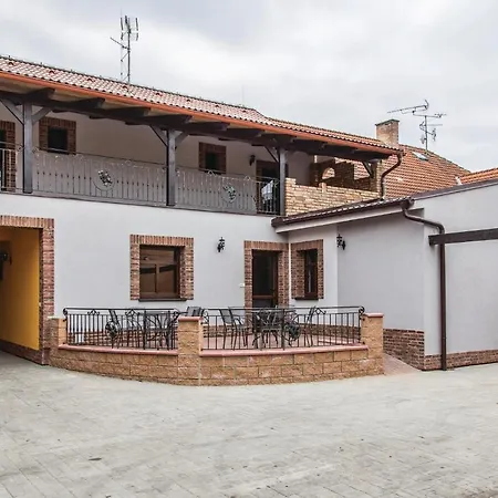 Amazing In W Outdoor Swimming Pool Heated Swimming Pool And 2 Bedrooms *